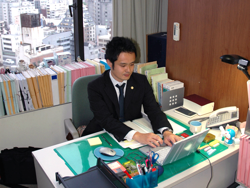 後藤達哉弁護士執務風景