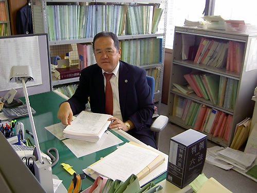 甲田通昭弁護士執務風景